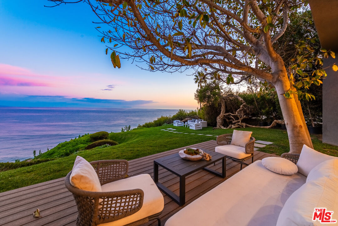 29122 Cliffside Dr