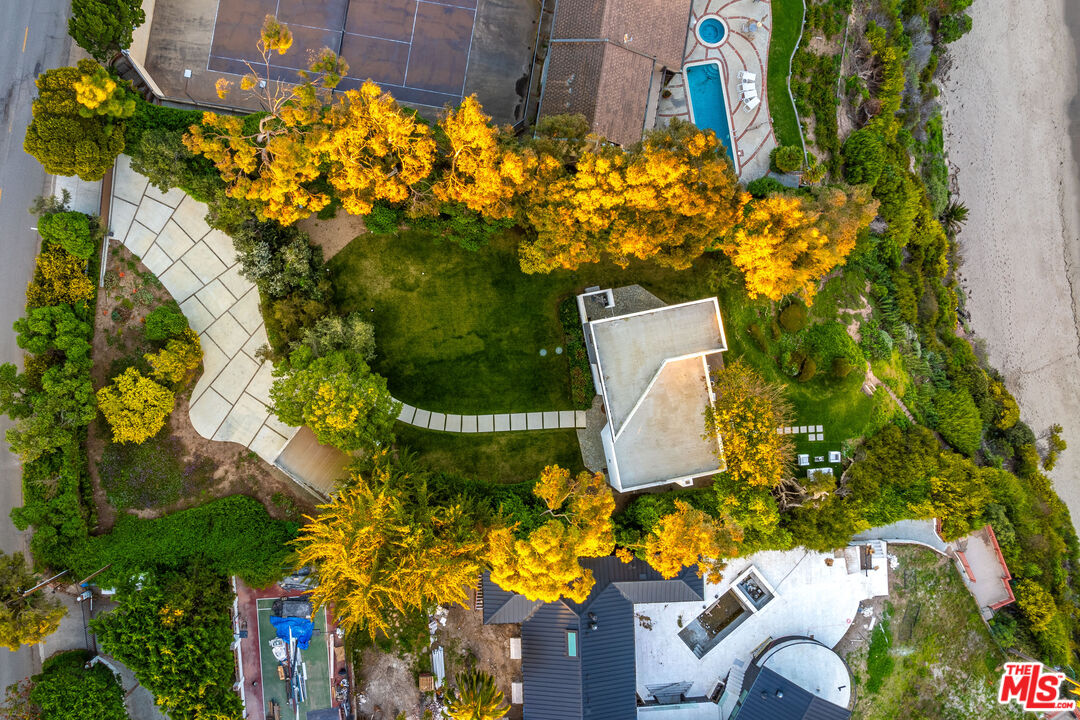 29122 Cliffside Dr