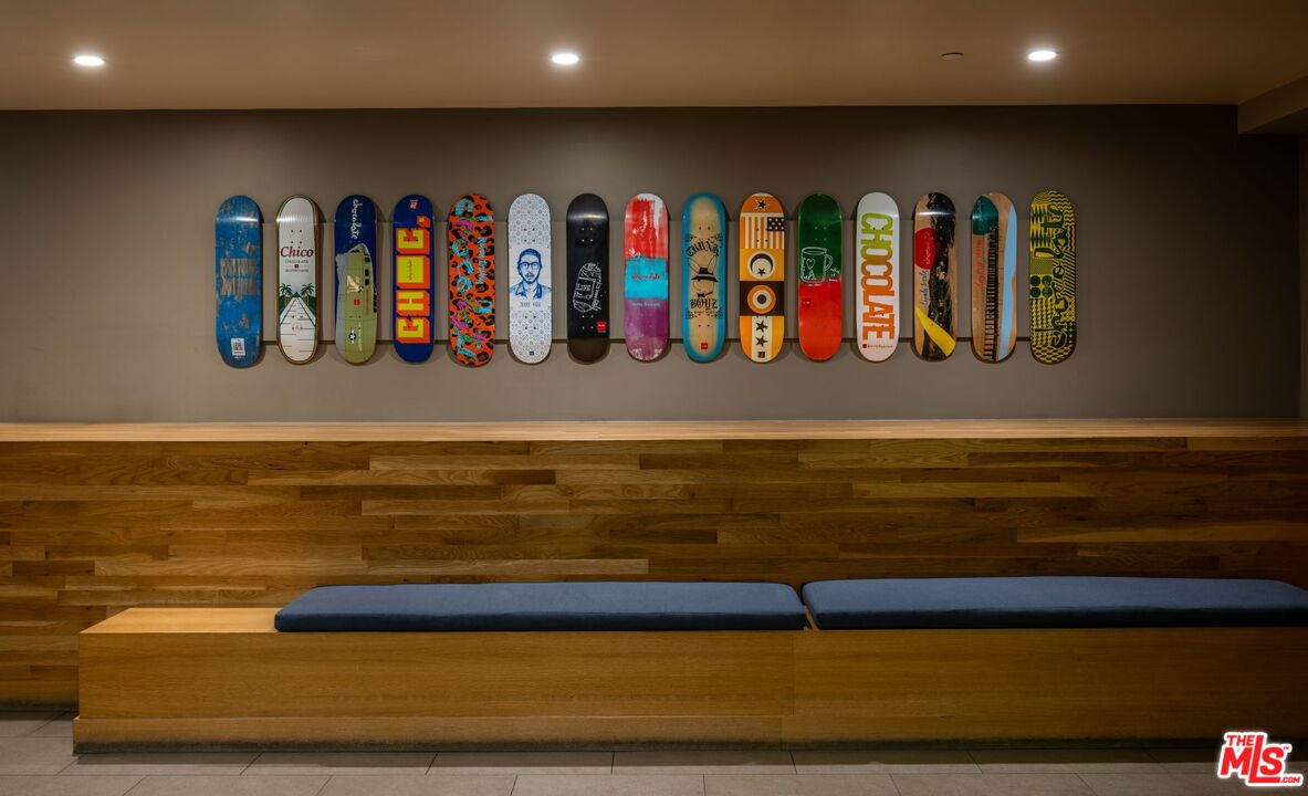 855 N Croft Ave Unit: PH4