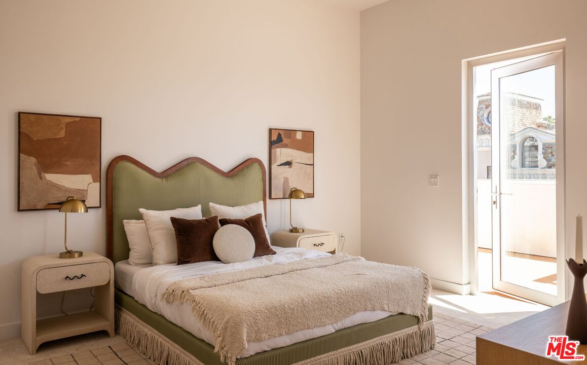 855 N Croft Ave Unit: PH4