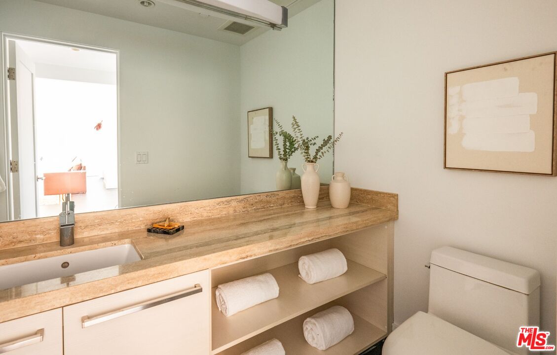 855 N Croft Ave Unit: PH4