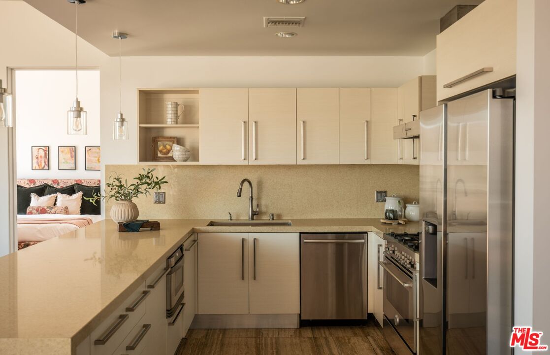 855 N Croft Ave Unit: PH4