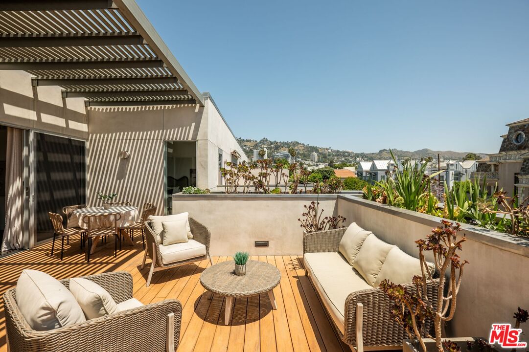 855 N Croft Ave Unit: PH4