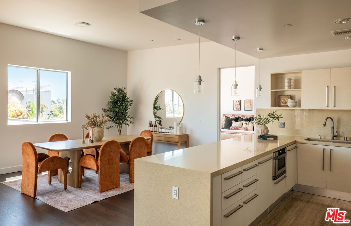 855 N Croft Ave Unit: PH4