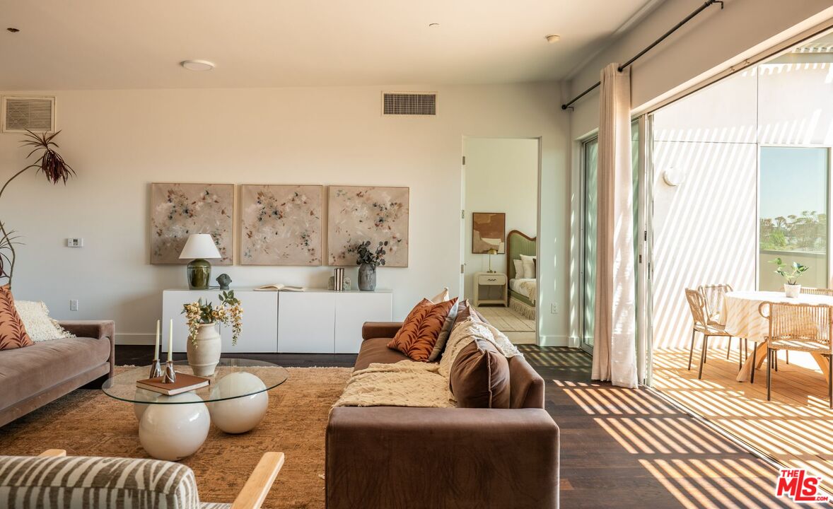 855 N Croft Ave Unit: PH4