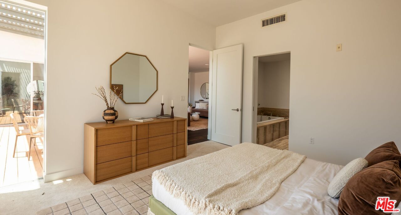 855 N Croft Ave Unit: PH4