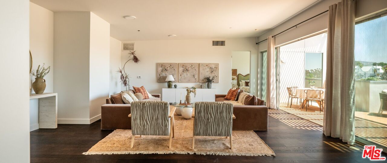 855 N Croft Ave Unit: PH4