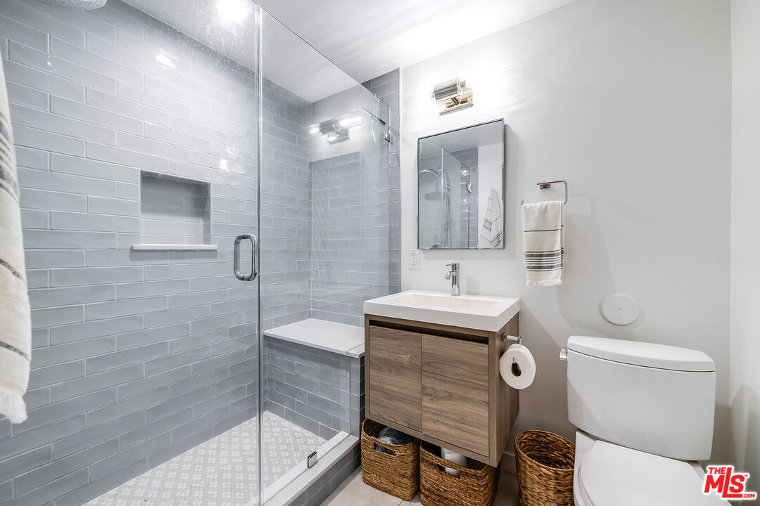 16 Quarterdeck St Unit: 102