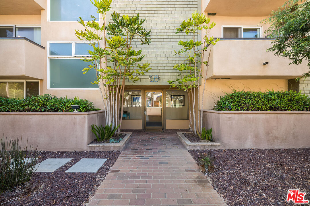 16 Quarterdeck St Unit: 102