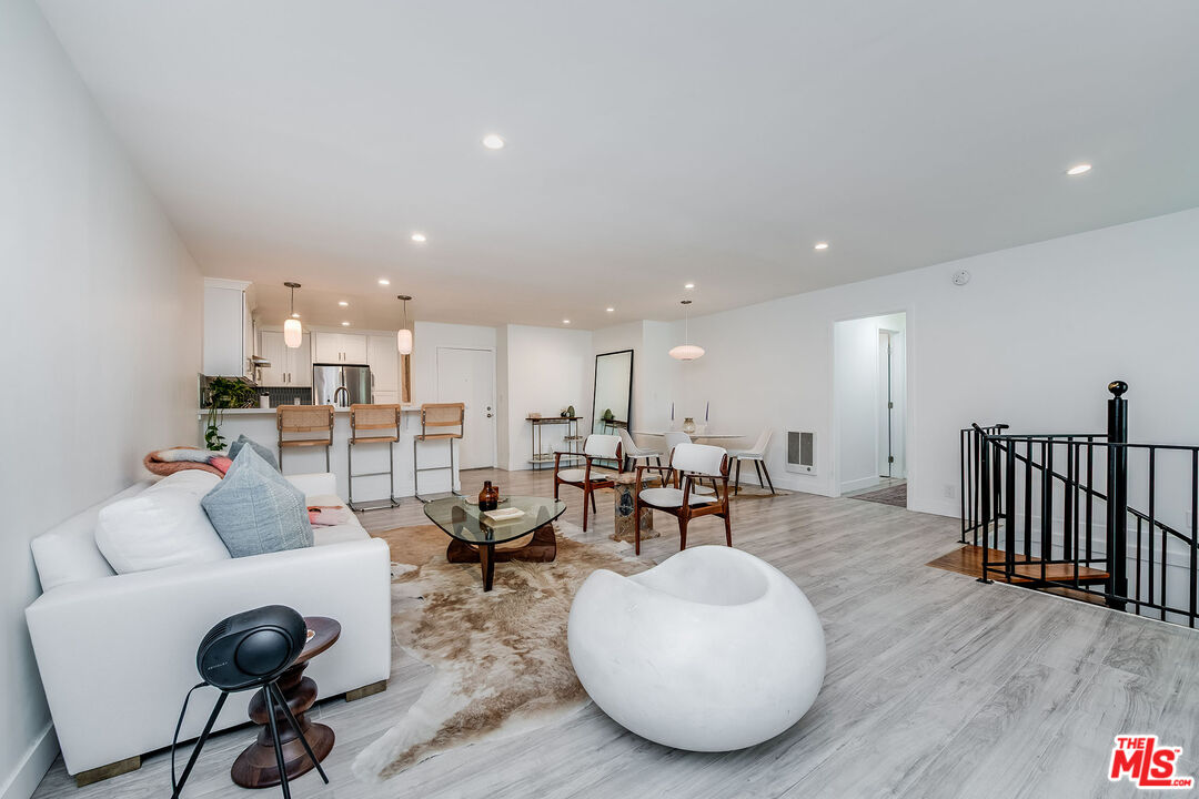 16 Quarterdeck St Unit: 102