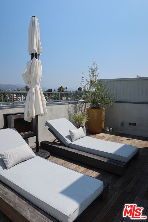 123 N Kings Rd Unit: 6