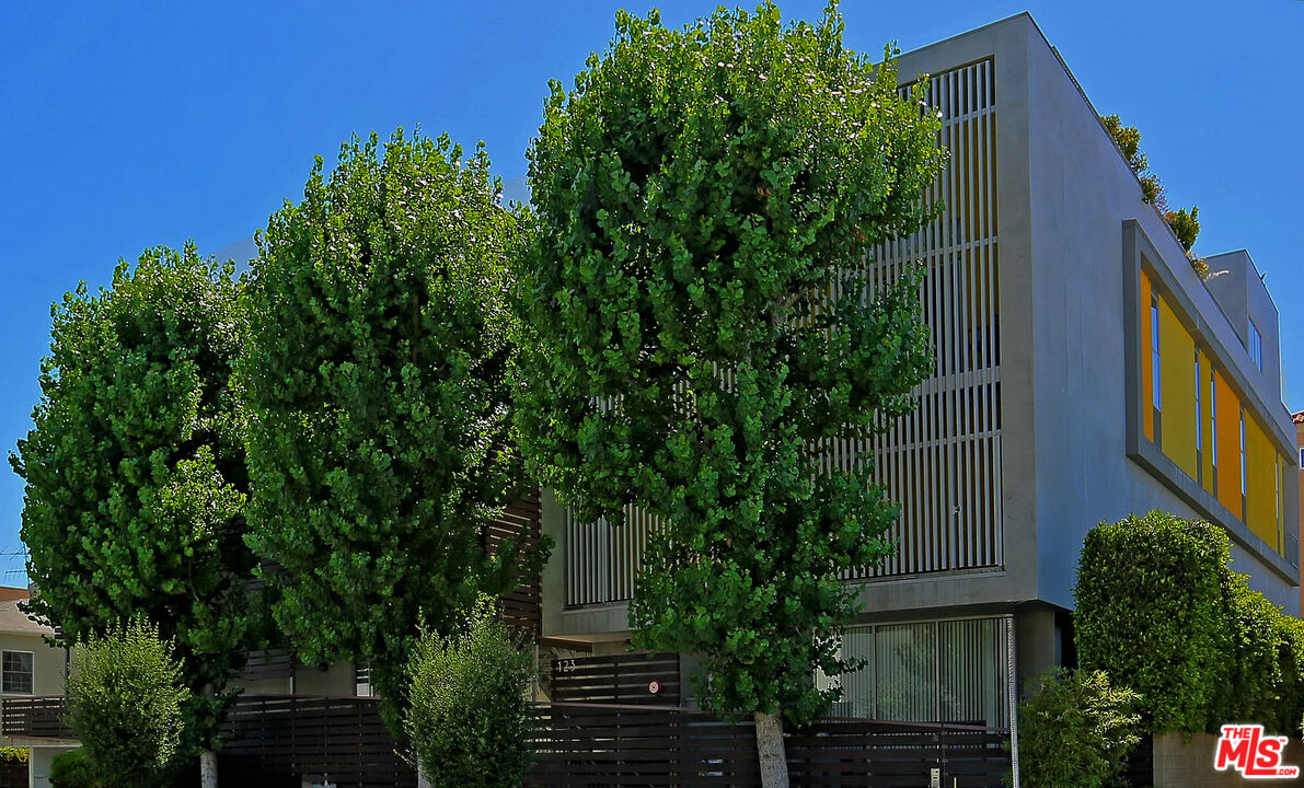 123 N Kings Rd Unit: 6