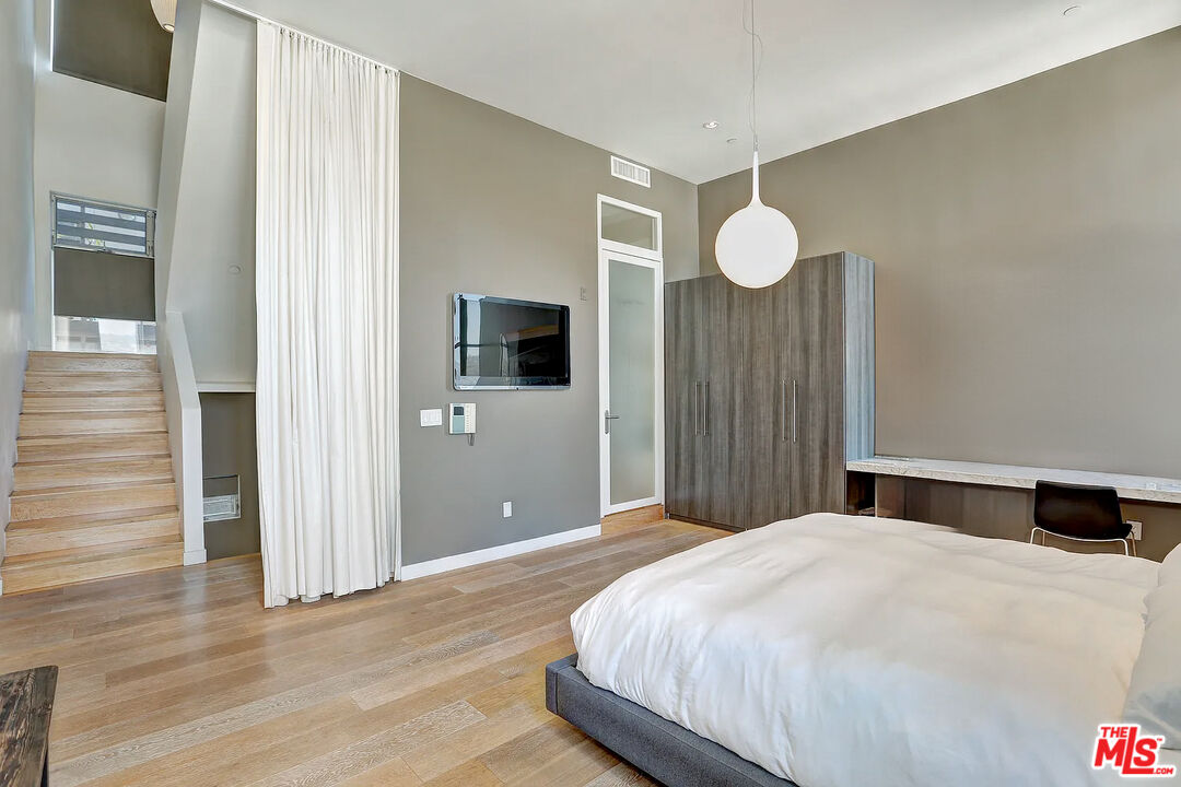 123 N Kings Rd Unit: 6