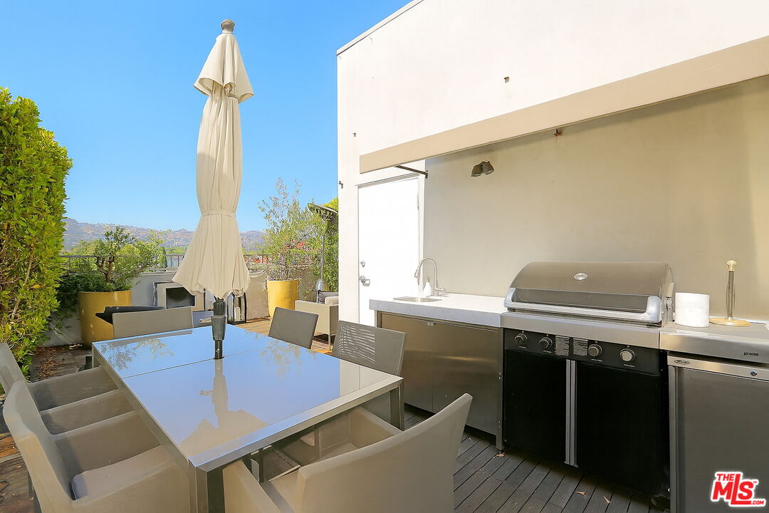 123 N Kings Rd Unit: 6