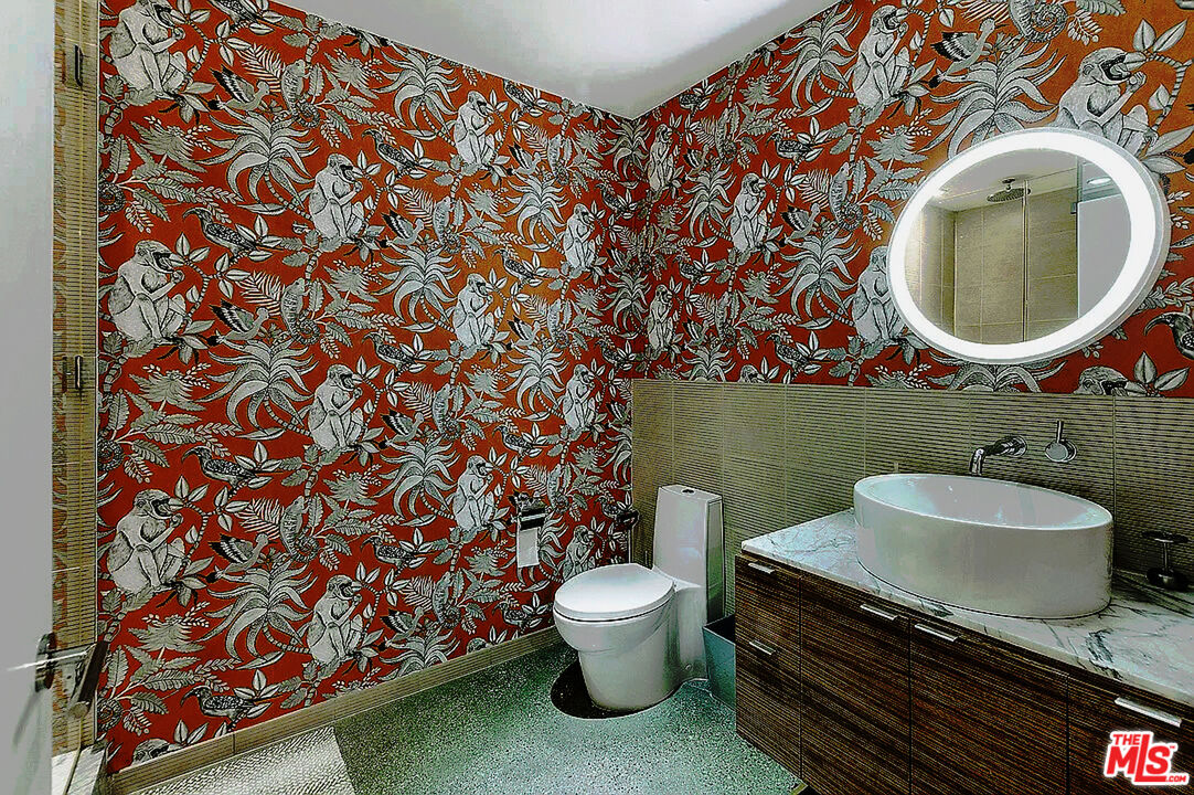 123 N Kings Rd Unit: 6