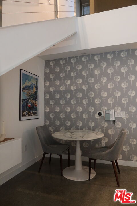 123 N Kings Rd Unit: 6