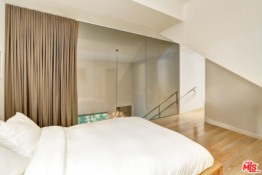 123 N Kings Rd Unit: 6