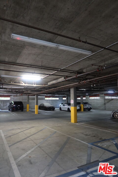 123 N Kings Rd Unit: 6