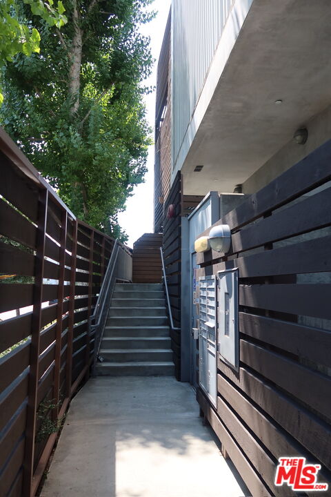 123 N Kings Rd Unit: 6