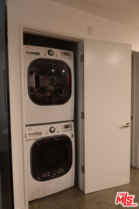 123 N Kings Rd Unit: 6