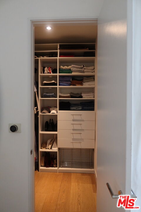 123 N Kings Rd Unit: 6