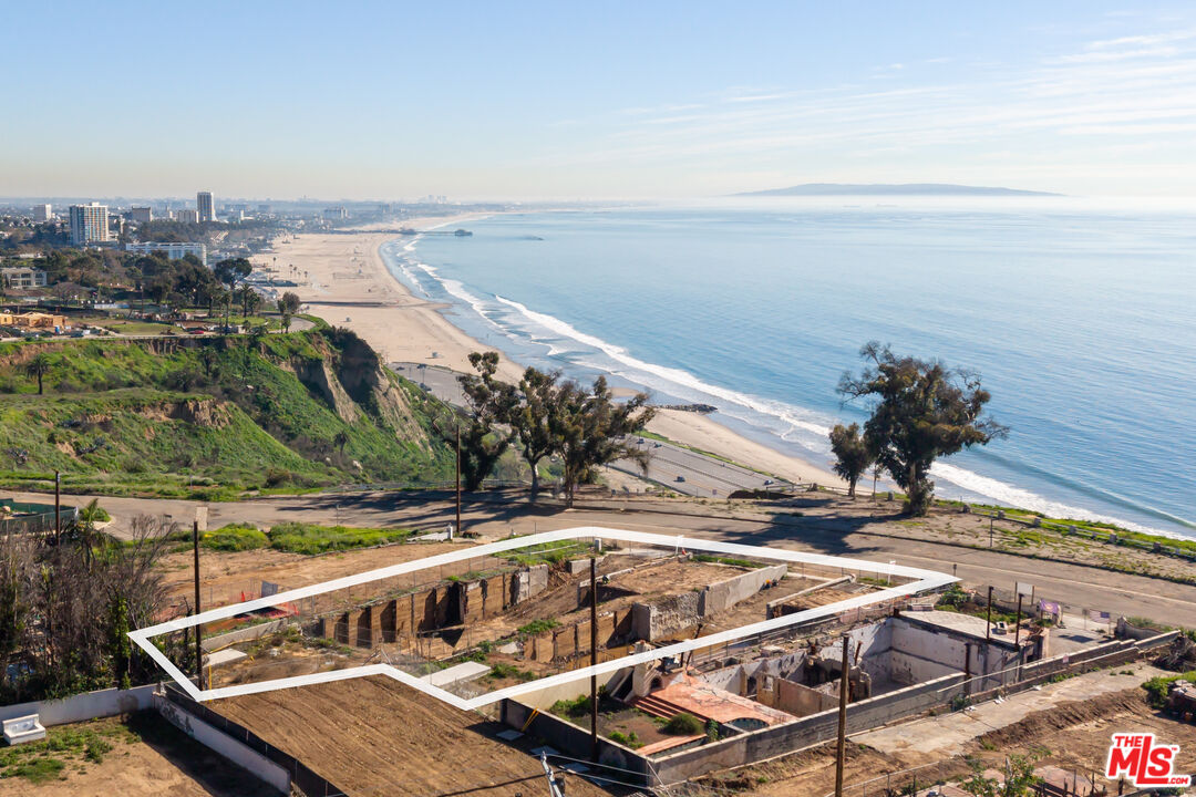 15515 Via De Las Olas