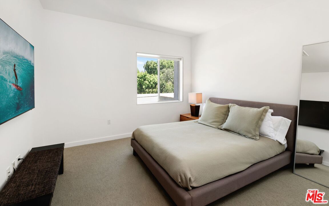 928 N Croft Ave Unit: 301