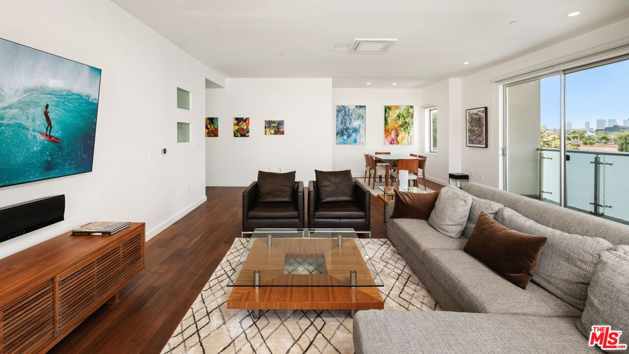 928 N Croft Ave Unit: 301