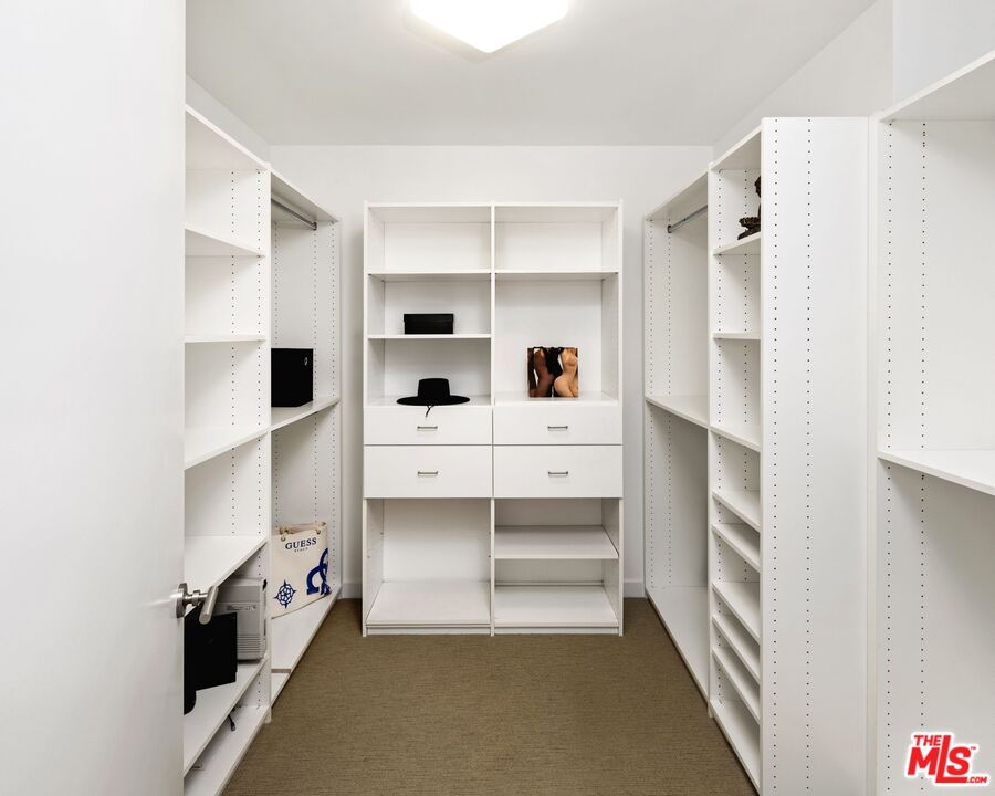 928 N Croft Ave Unit: 301