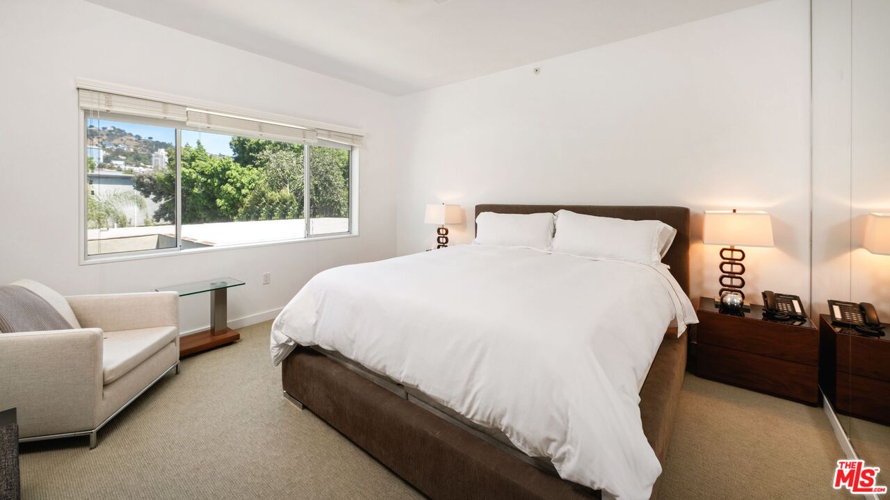 928 N Croft Ave Unit: 301