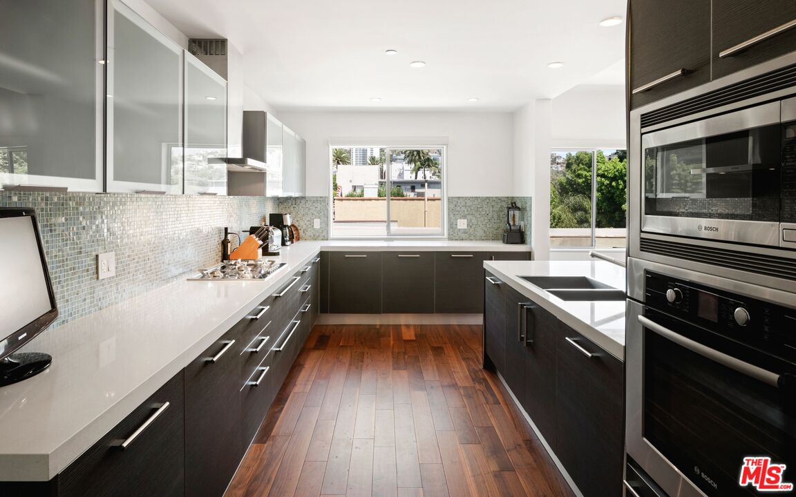 928 N Croft Ave Unit: 301