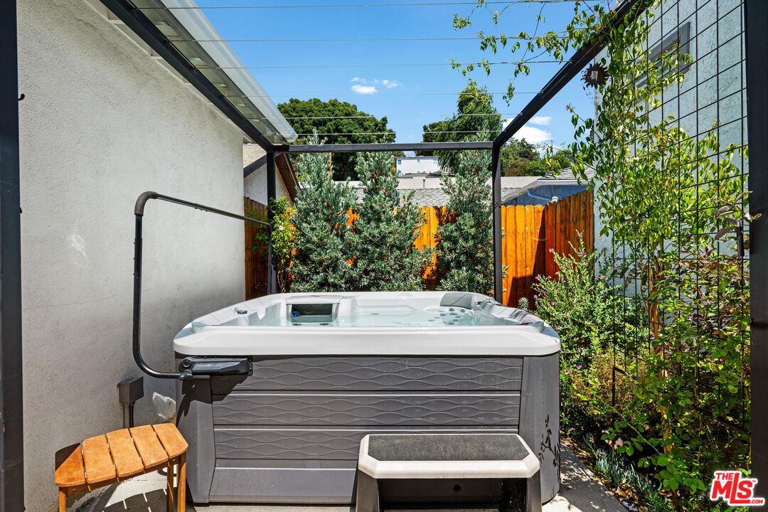 4047 Camero Ave Unit: 1