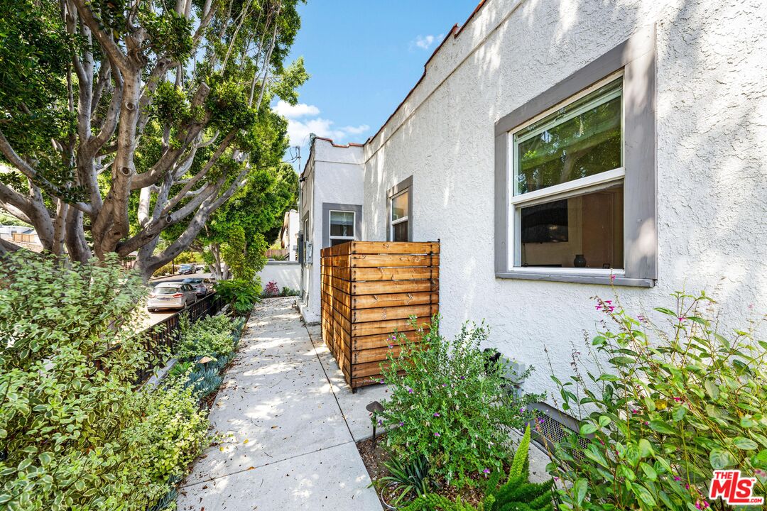 4047 Camero Ave Unit: 1