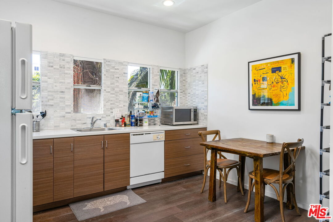 101 N Clark Unit: 103