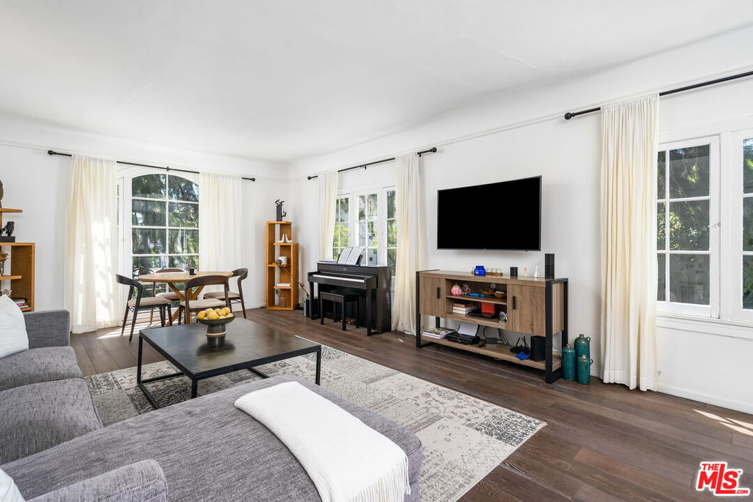 101 N Clark Unit: 103