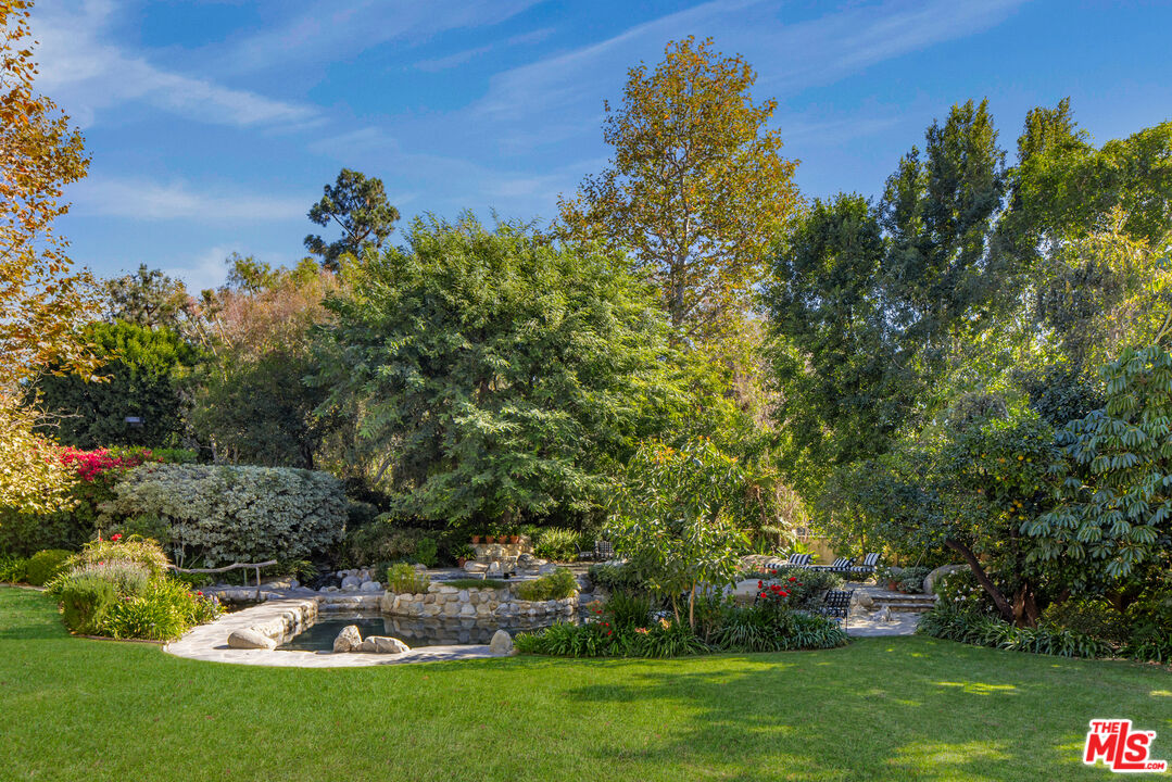 1006 N Rexford Dr
