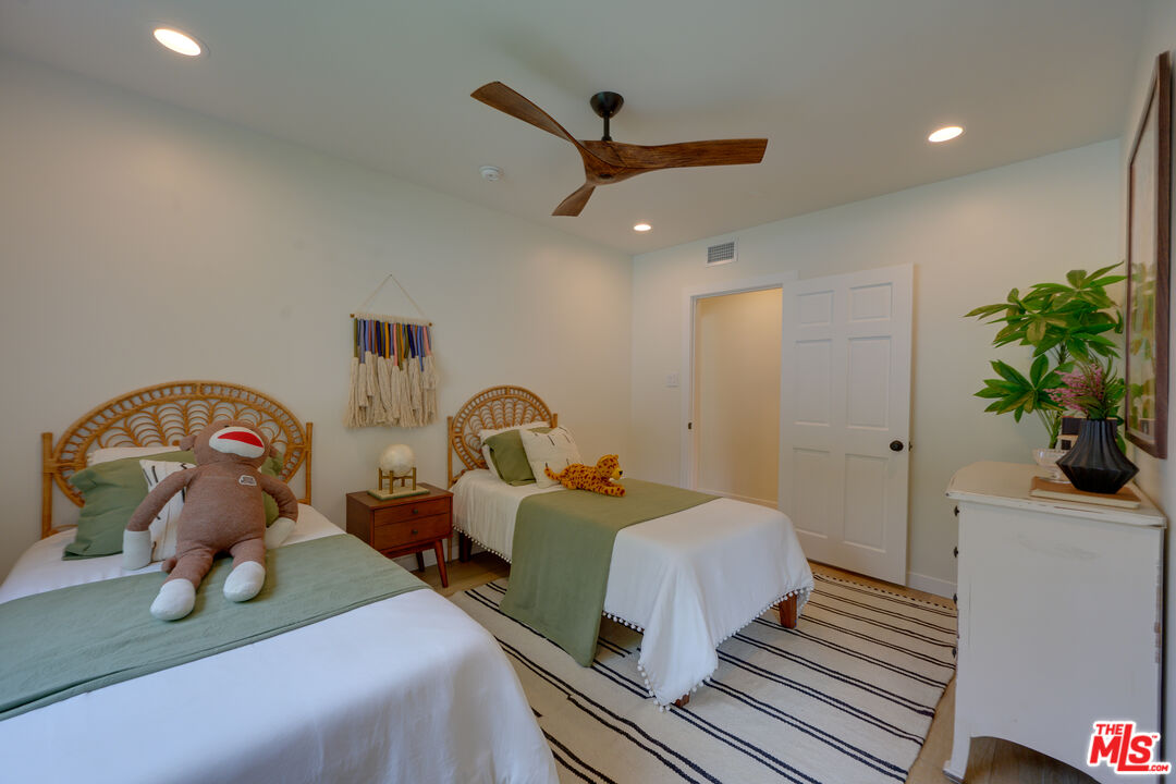 3915 Coldwater Canyon Ave