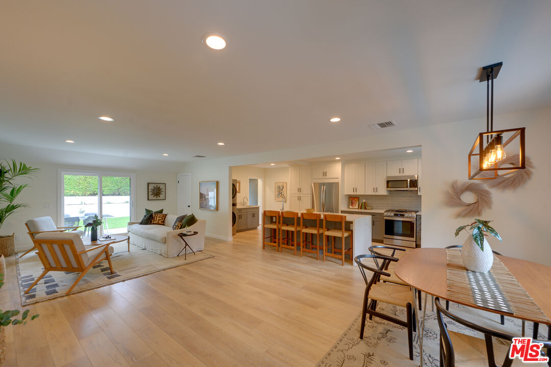 3915 Coldwater Canyon Ave