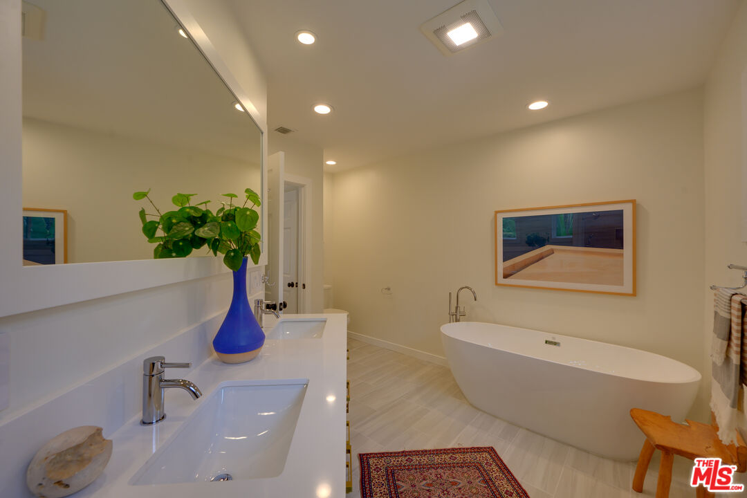 3915 Coldwater Canyon Ave