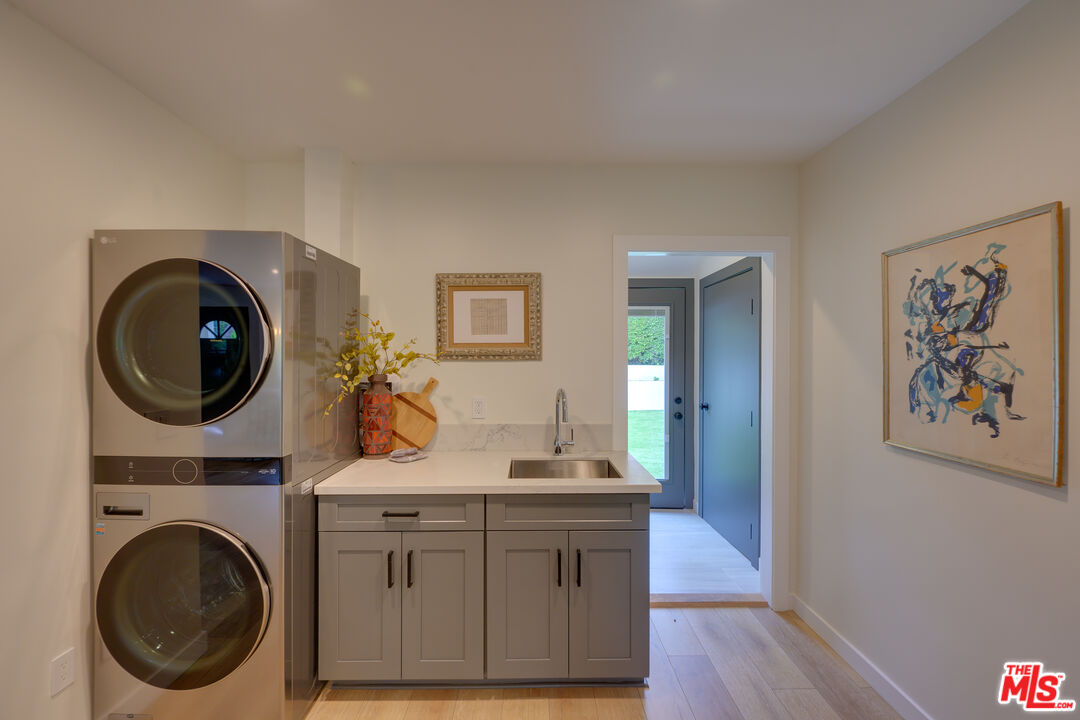 3915 Coldwater Canyon Ave