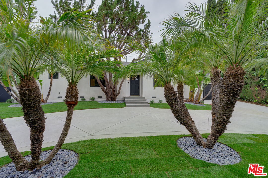 3915 Coldwater Canyon Ave