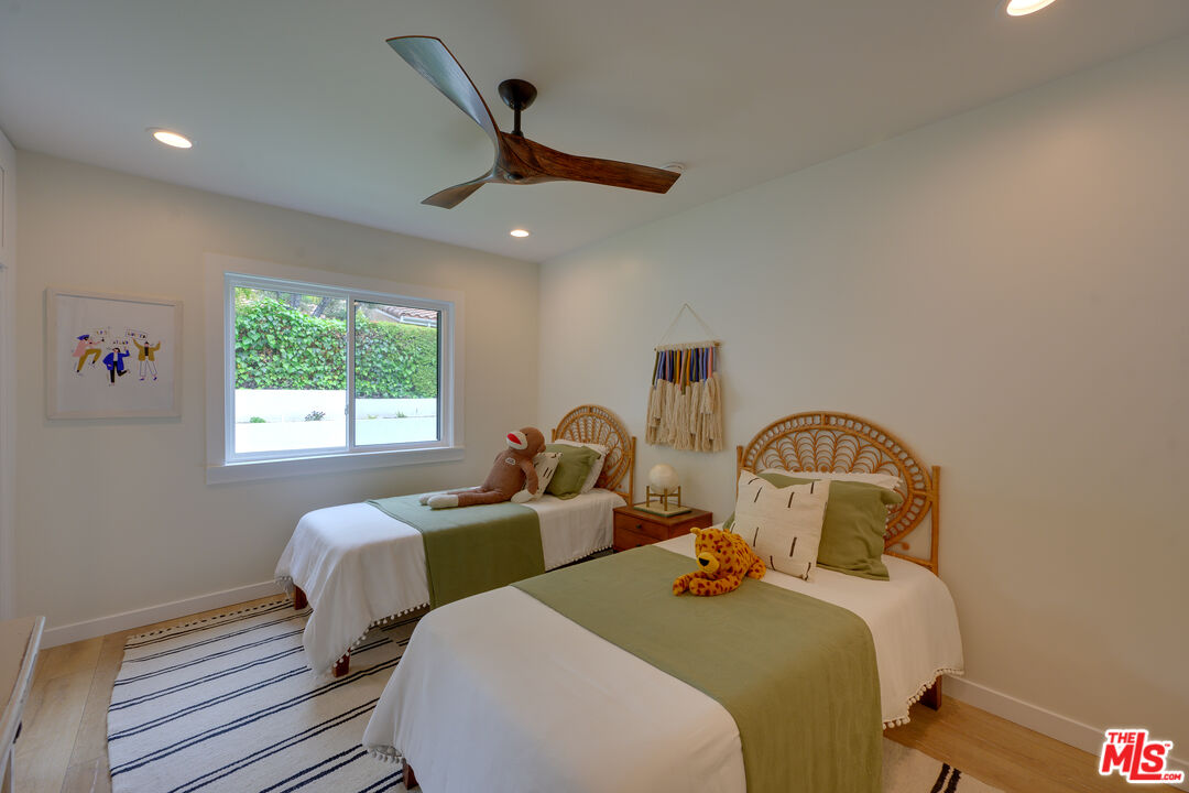 3915 Coldwater Canyon Ave