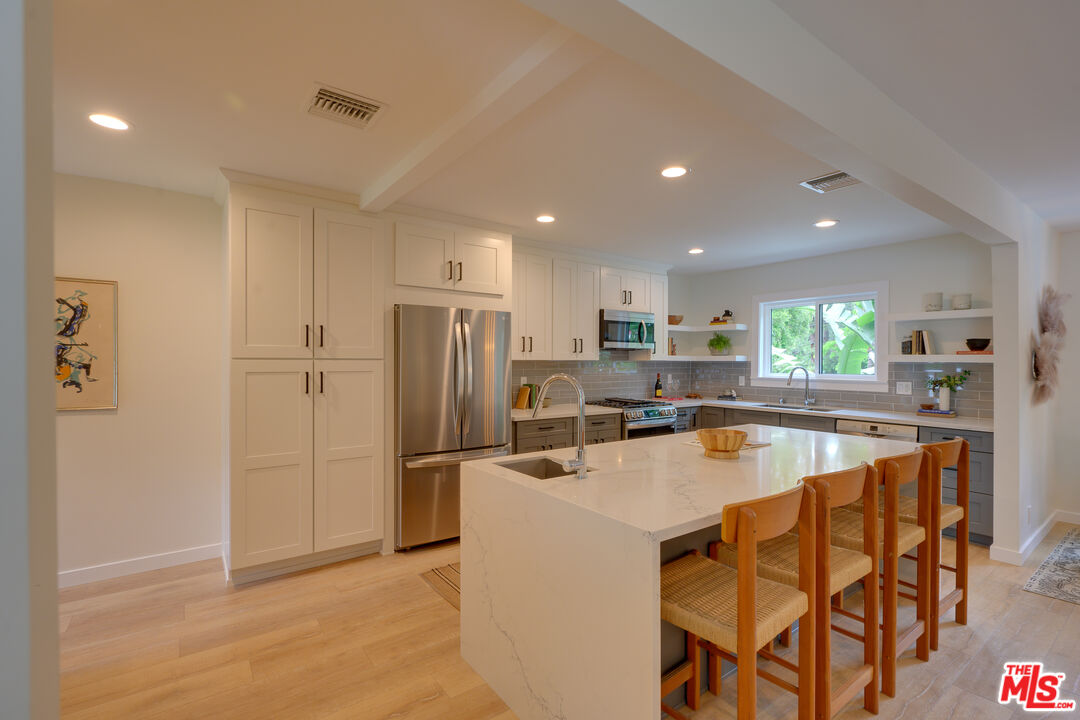 3915 Coldwater Canyon Ave