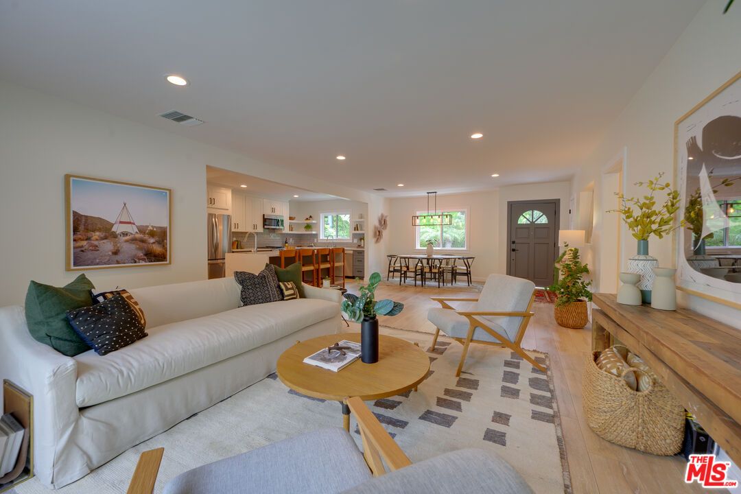 3915 Coldwater Canyon Ave