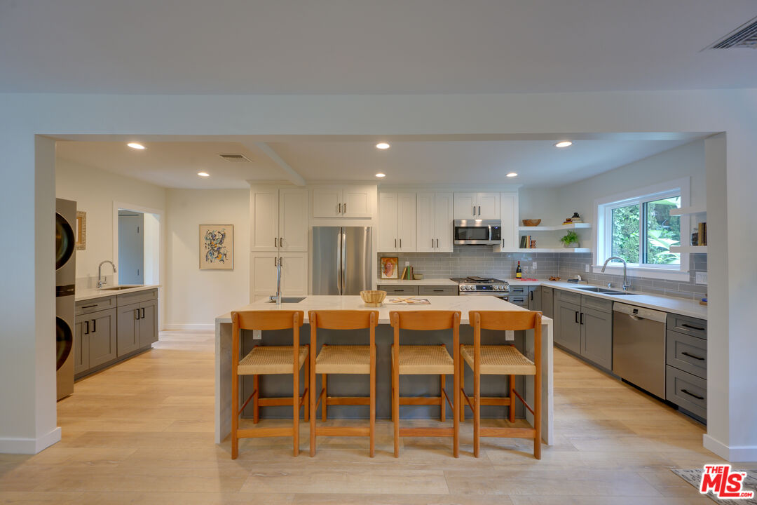 3915 Coldwater Canyon Ave