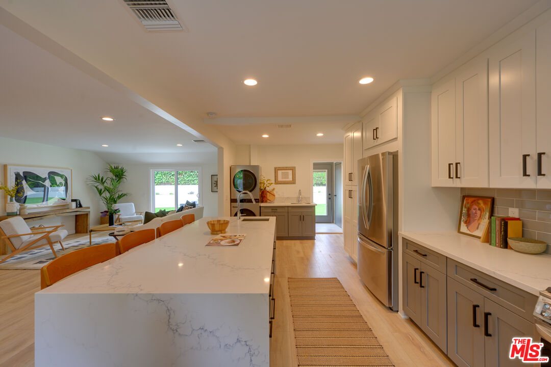 3915 Coldwater Canyon Ave