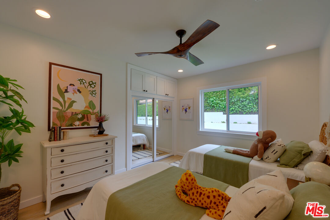 3915 Coldwater Canyon Ave