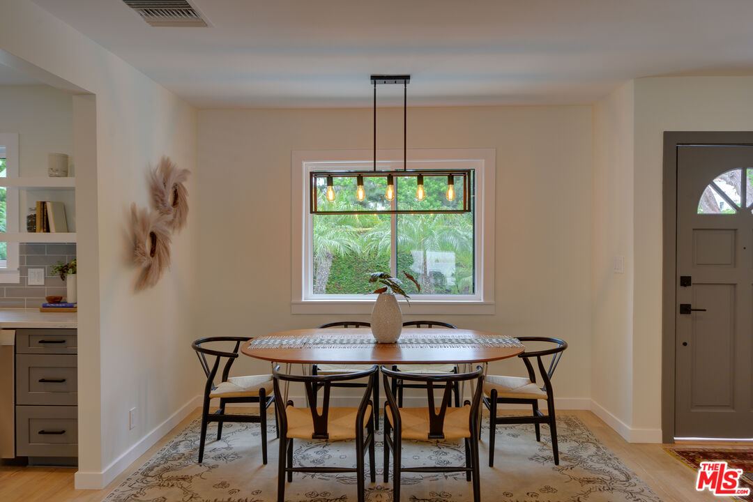 3915 Coldwater Canyon Ave