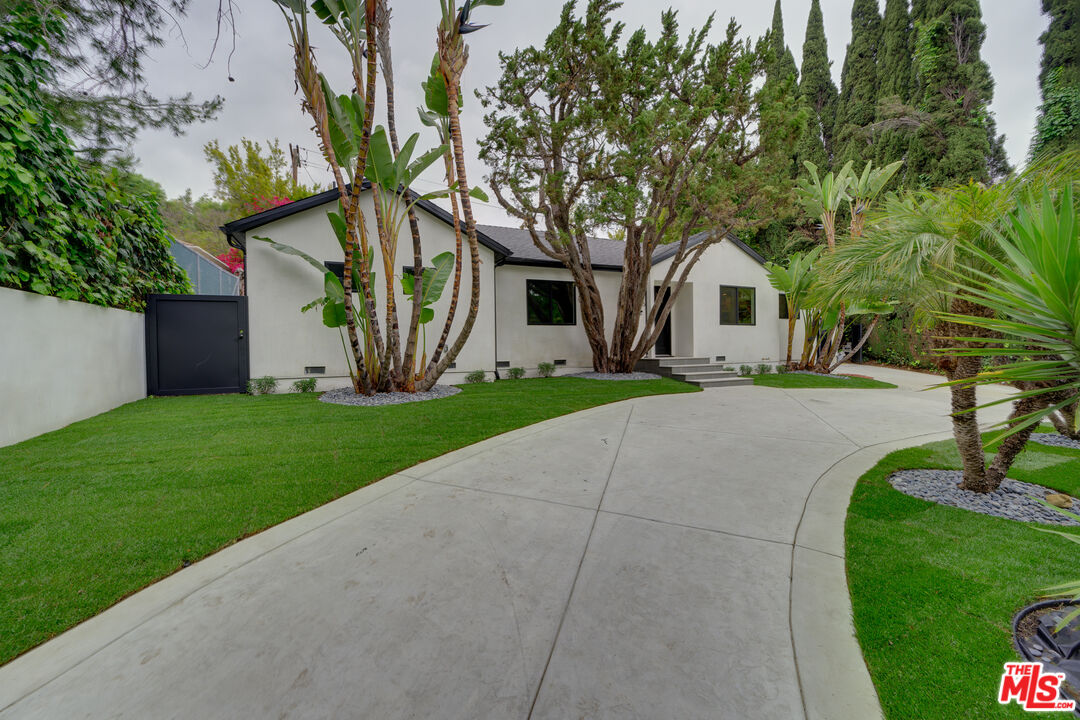 3915 Coldwater Canyon Ave