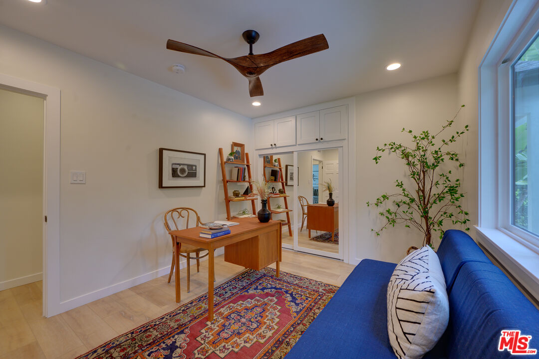 3915 Coldwater Canyon Ave